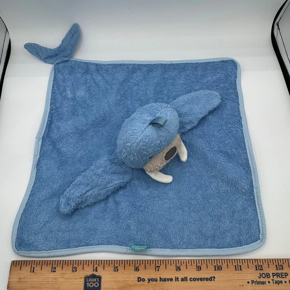 Manhattan Toy Walter Walrus Scrub a dubbie puppet washcloth for infant